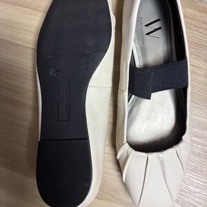 Women’s cream dress flats